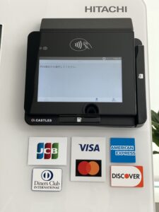 自動精算機のクレジットカード端末の写真